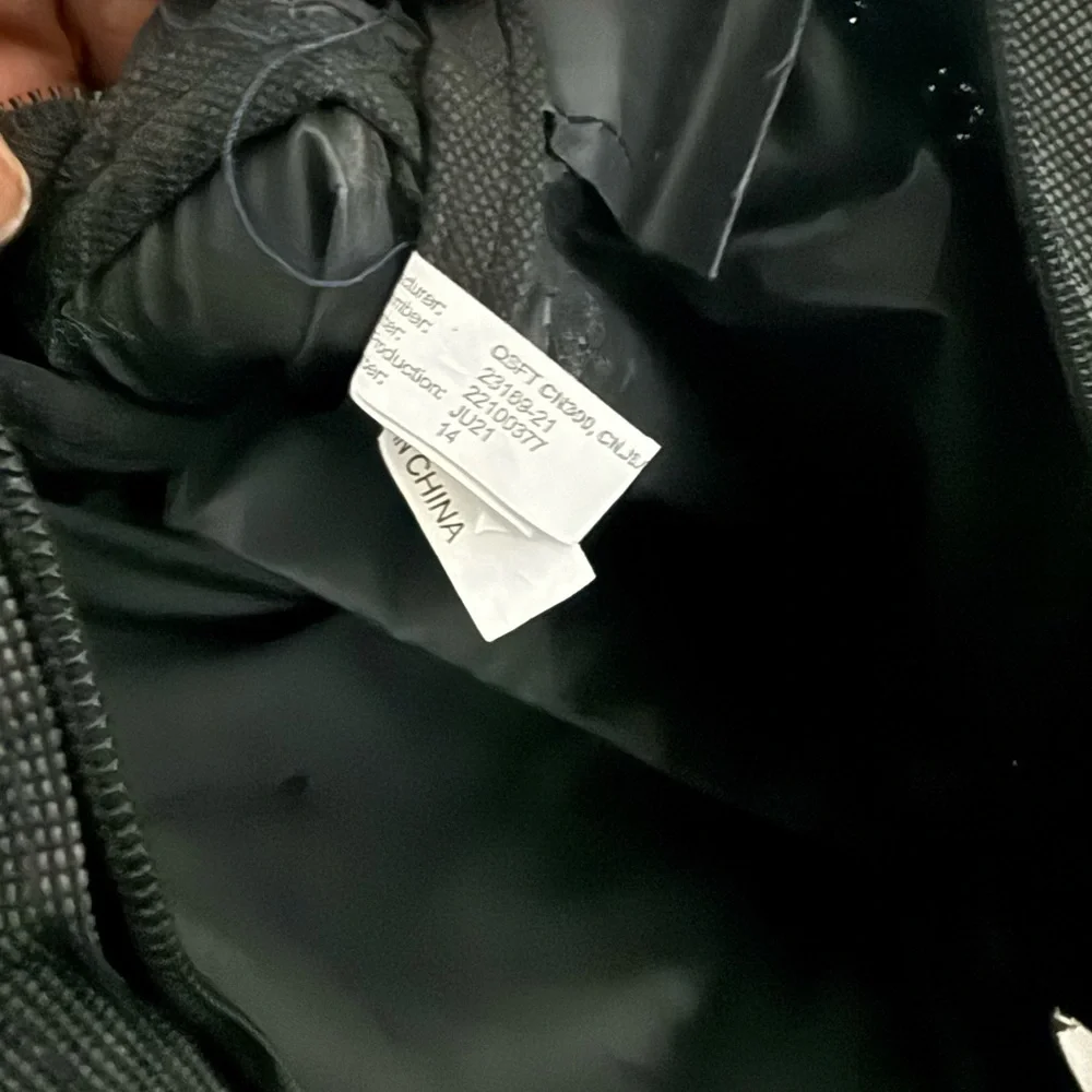 Tag Black Men's Toiletry Travel Bag with Shoulder Strap